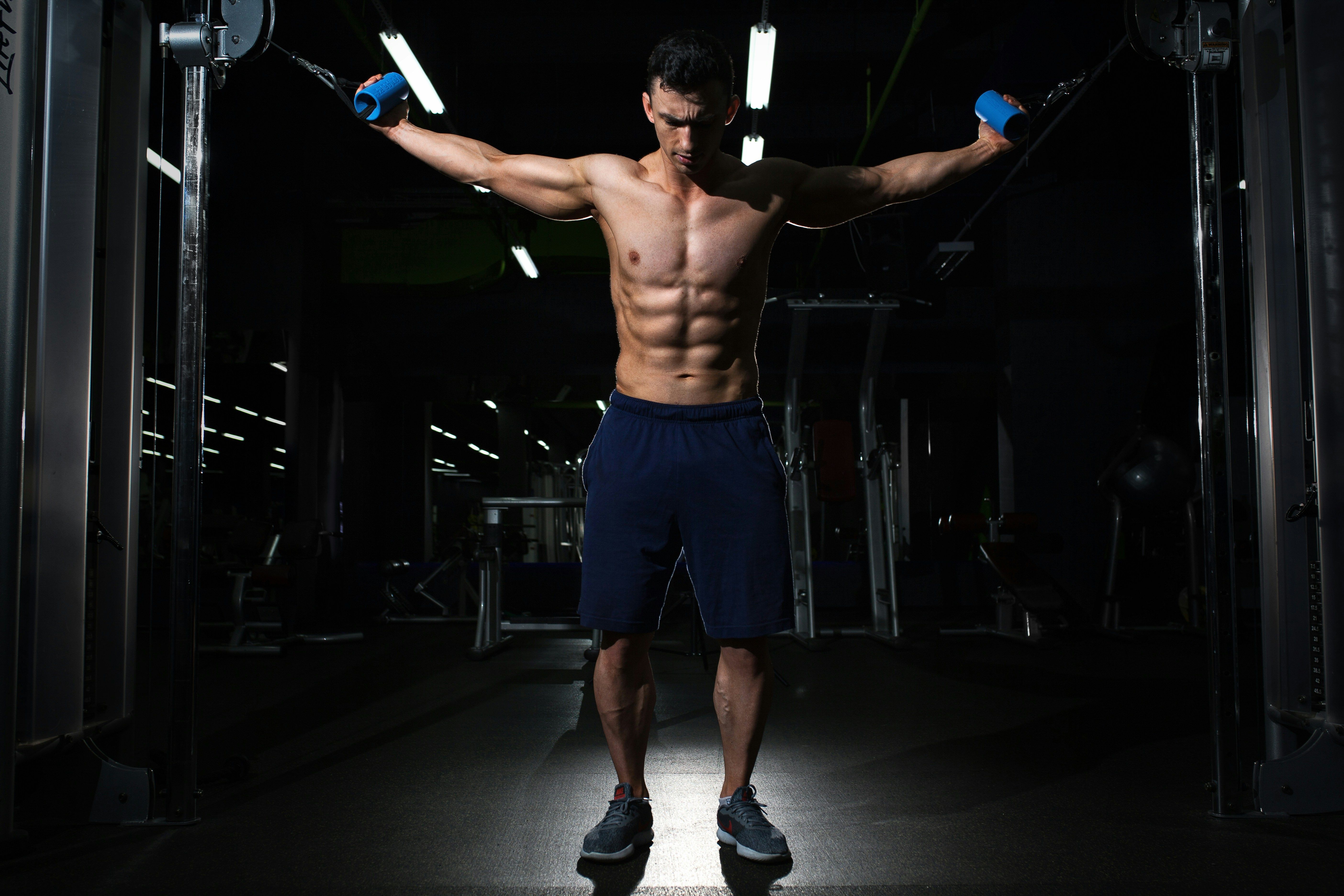 قبل و بعد تمرین چی بخوریم؟ برنامه غذایی حرفهای برای عملکرد بهتر
